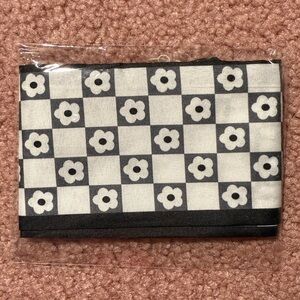 🔥10/$15 Black and White Checkered Floral Scarf Twilly